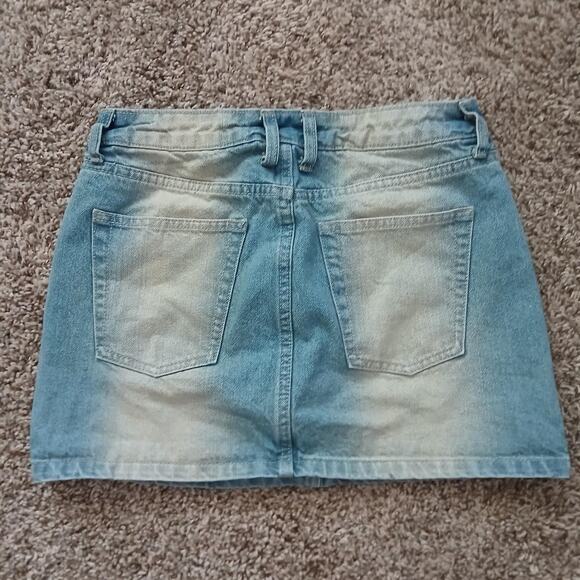 Blue‎ cotton denim stonewashed mini skirt - Picture 2 of 4